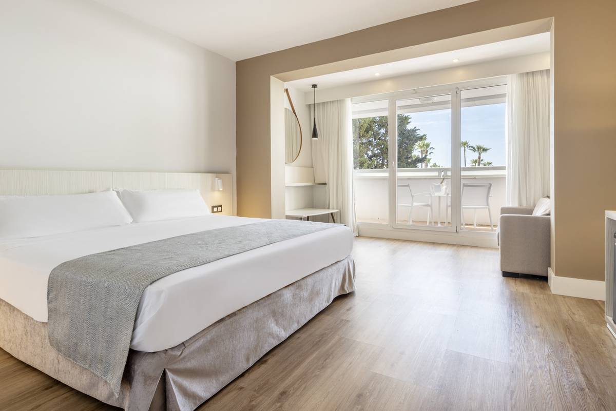 Chambre triple Hotel ILUNION Islantilla Huelva