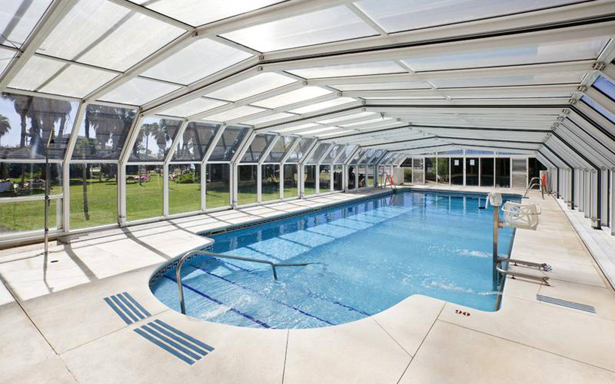 PISCINE COUVERTE